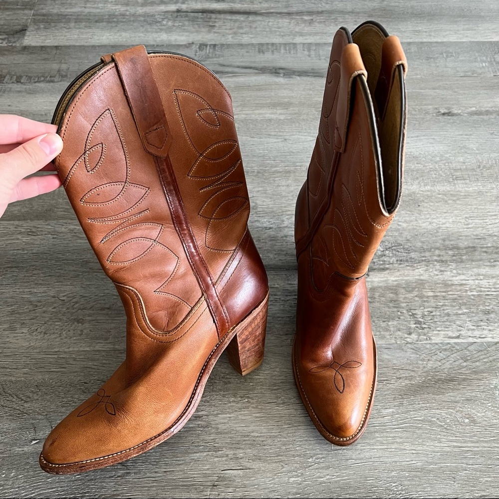 Frye brown pull-on heeled cowboy boots size 8.5